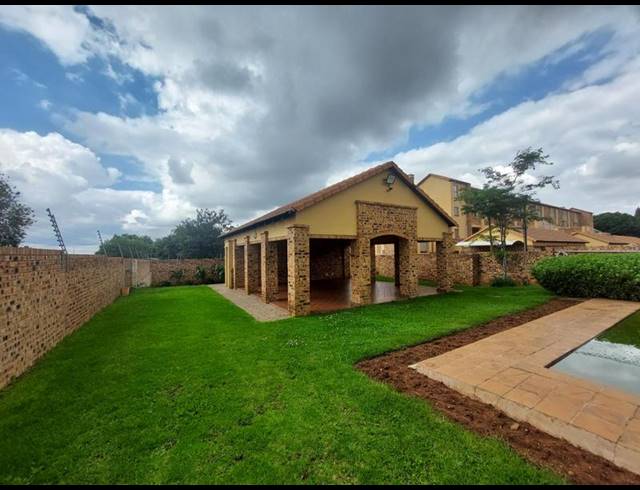 2 BEDROOM PROPERTY TO RENT IN HALFWAY GARDENS